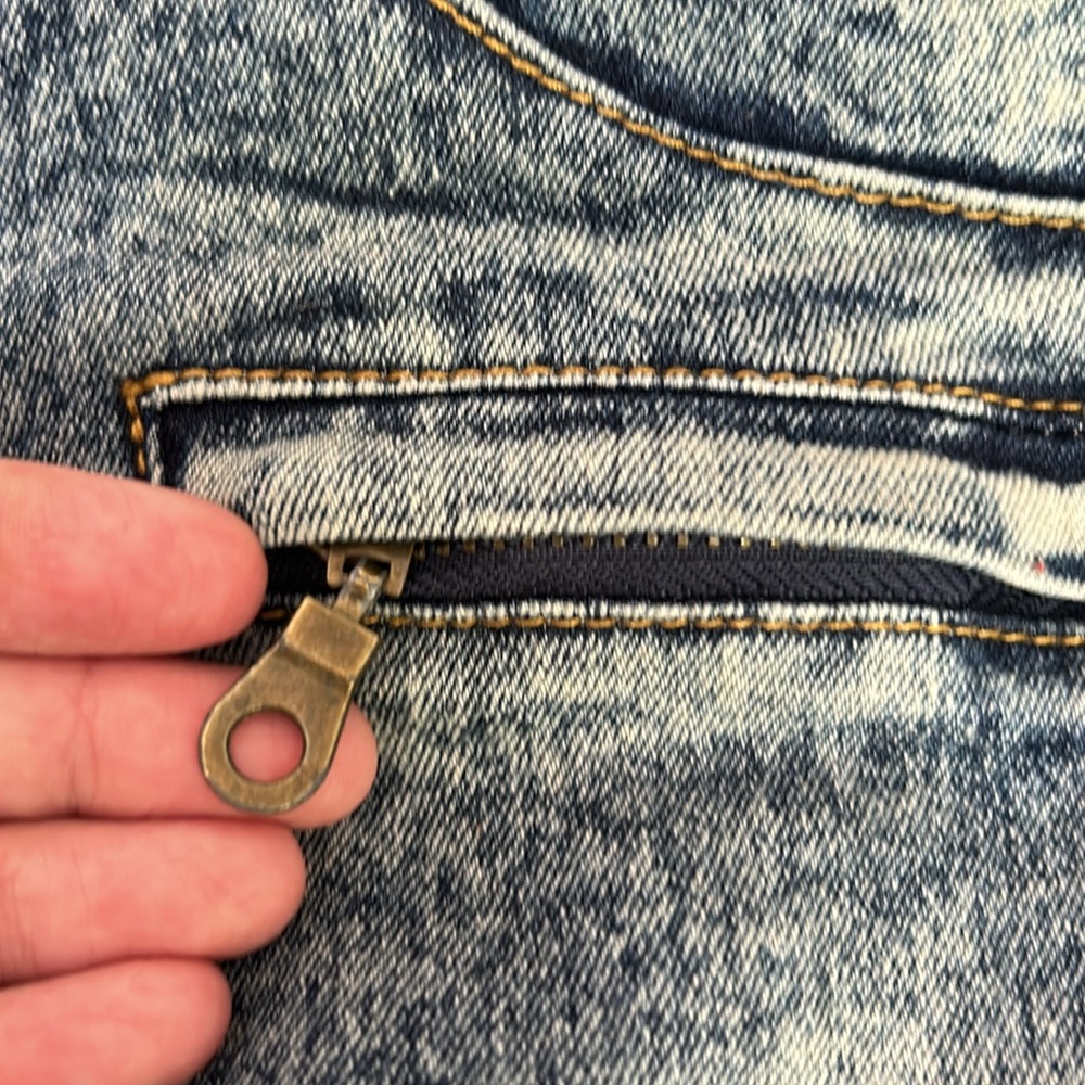 Denim and Rivets Jeans - Picture 8 of 9